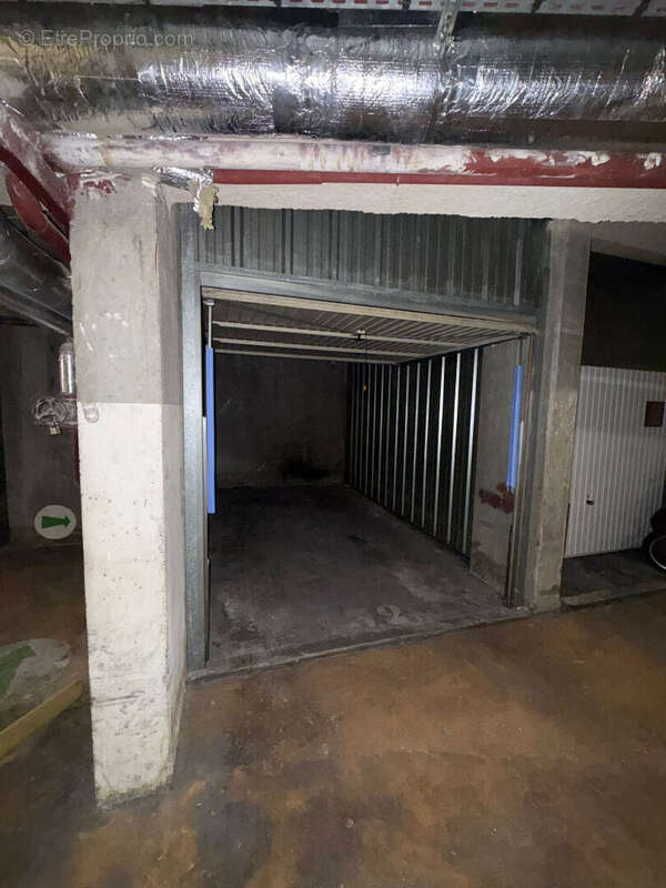 Parking à PARIS-10E