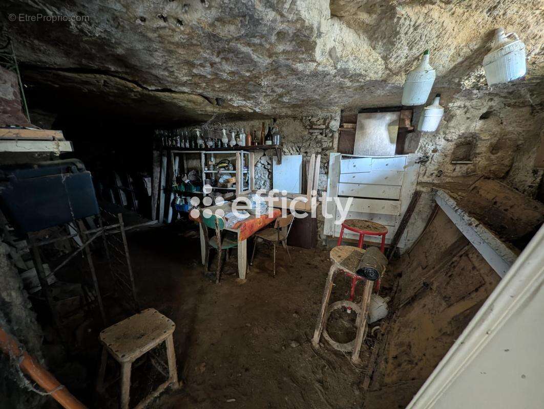 Parking à MONTLOUIS-SUR-LOIRE