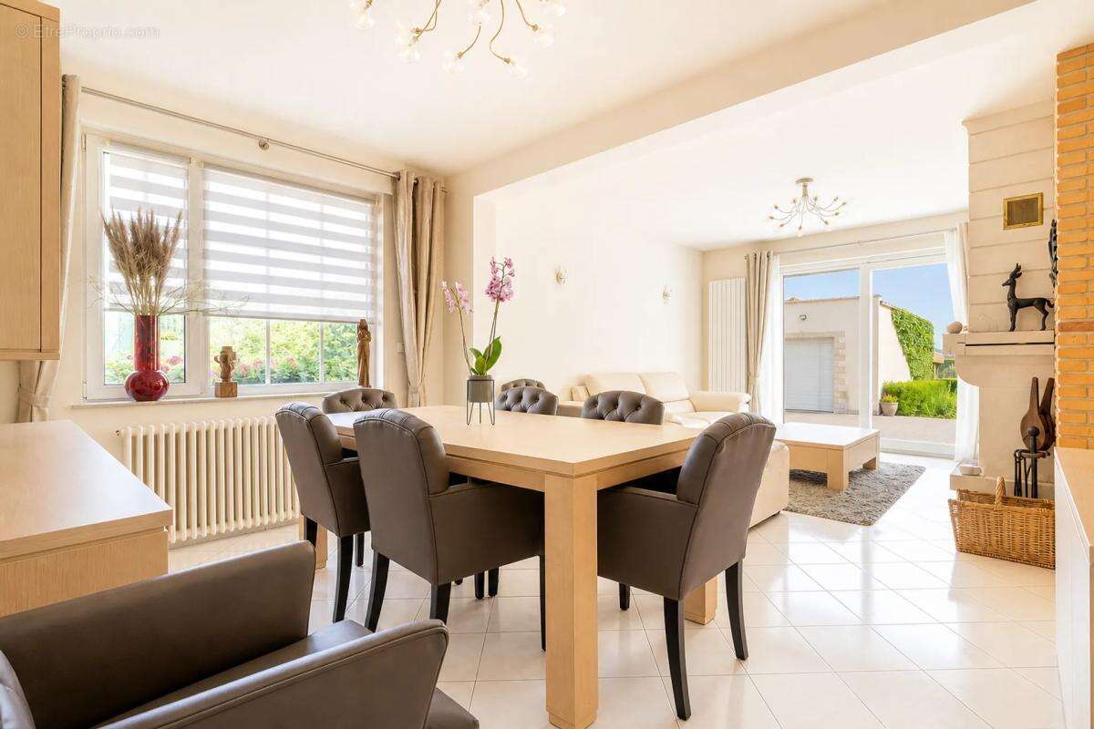 Maison de 7 pièces de 190 m² à Noyelles-lès-Seclin - photo 7