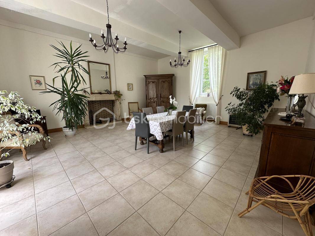 Maison à MONTS-EN-BESSIN