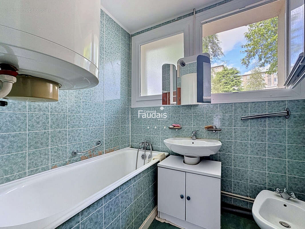 Maison 84 m² à Saint-Lo  - photo 9