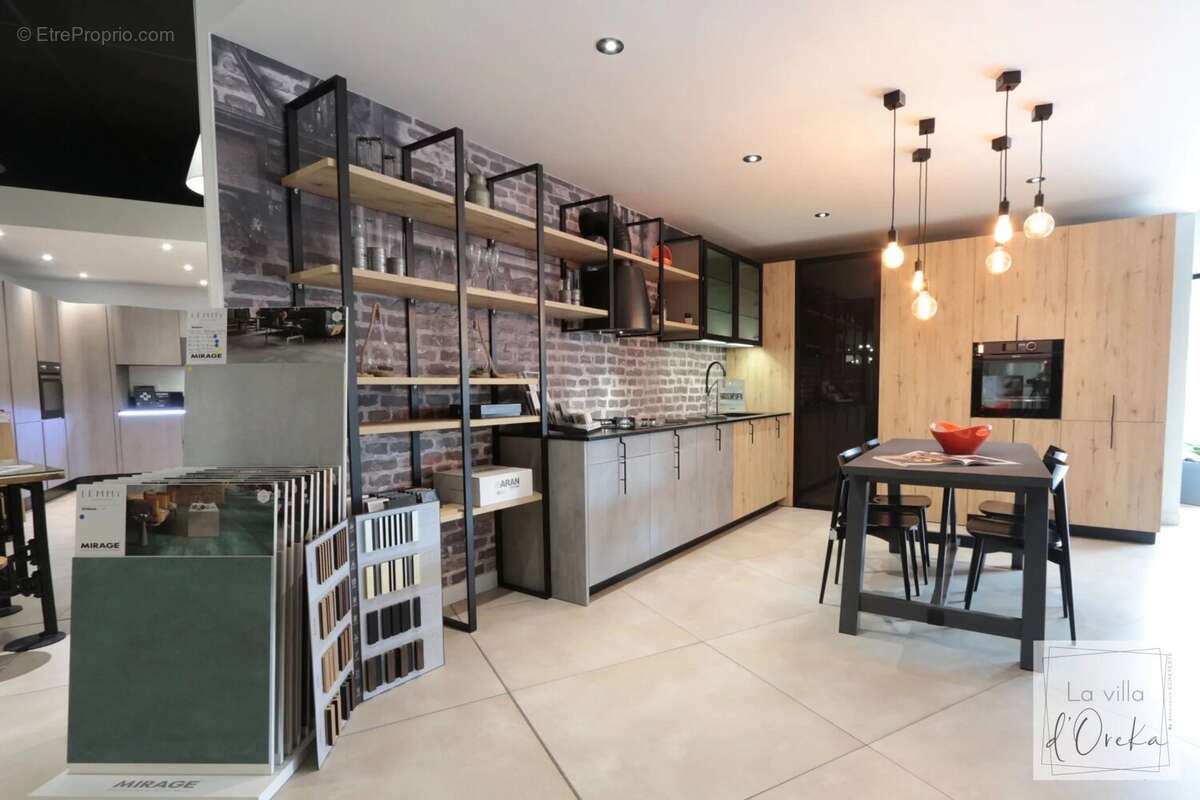 Commerce à PARENTIS-EN-BORN