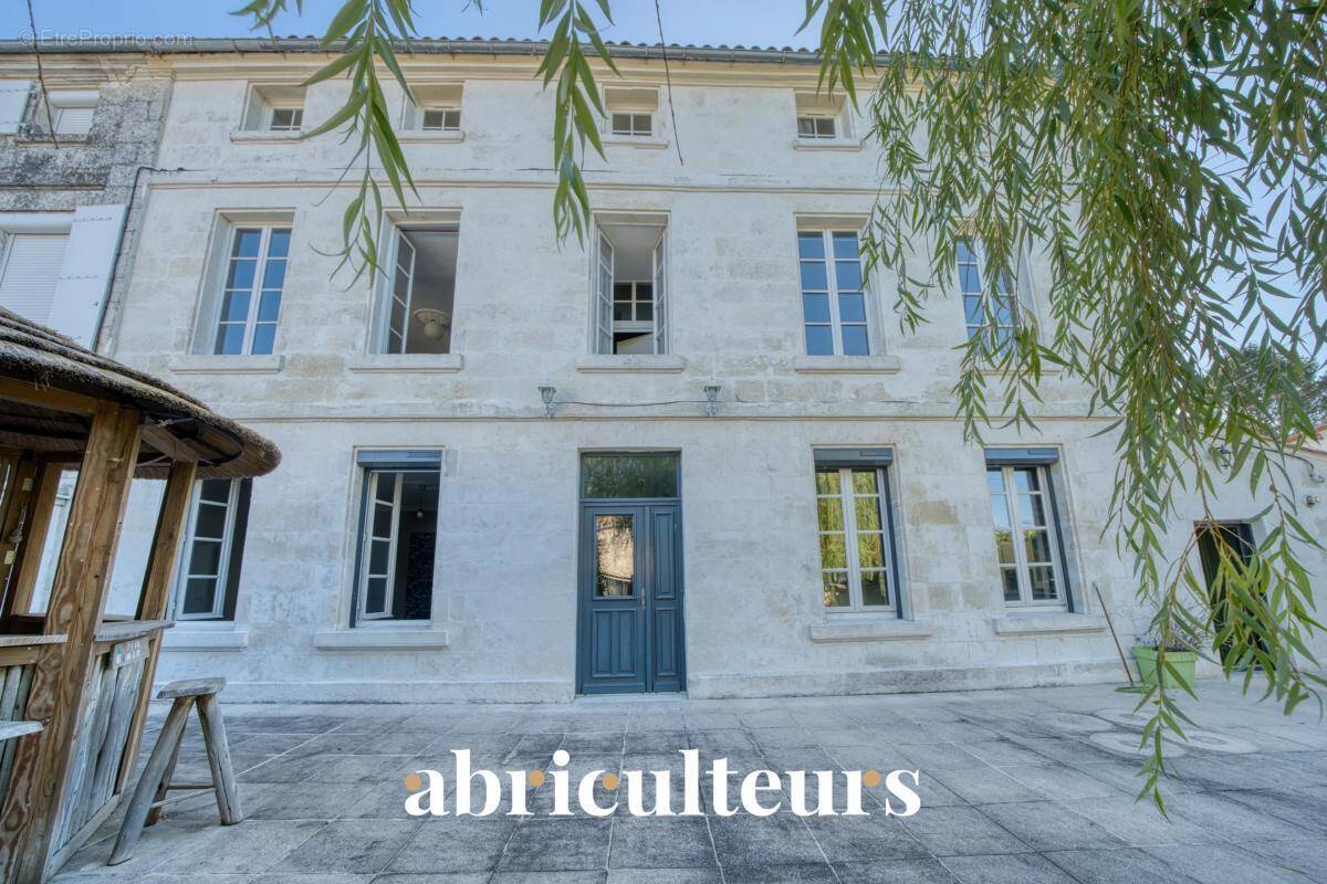 Maison à SAINTES