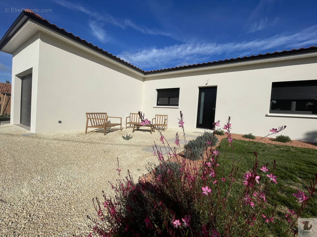 Maison à CREYSSE