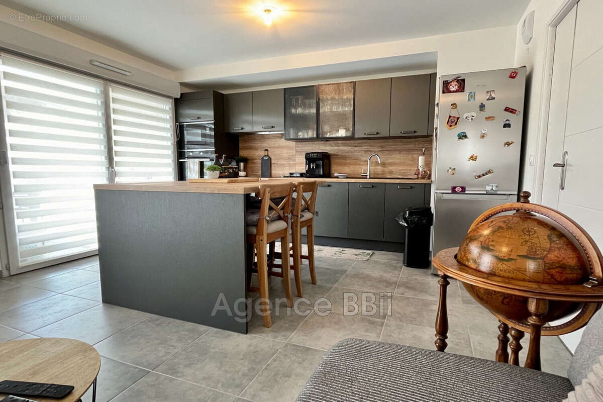 Appartement à CHATEAUNEUF-VILLEVIEILLE