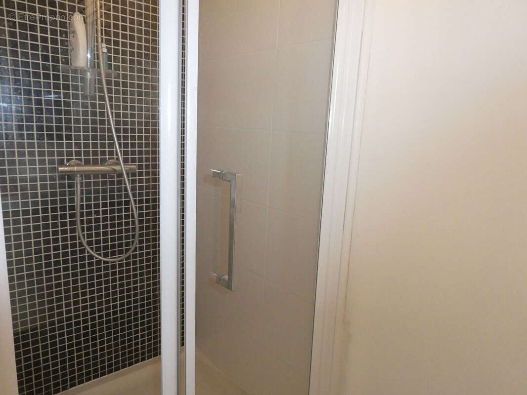 Maison Pont L Eveque 204.42 M², terrain 4300 M², 4ch, bureau, garage 2 voitures - photo 8