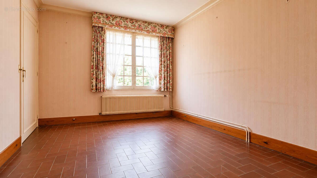 Maison à JUZIERS