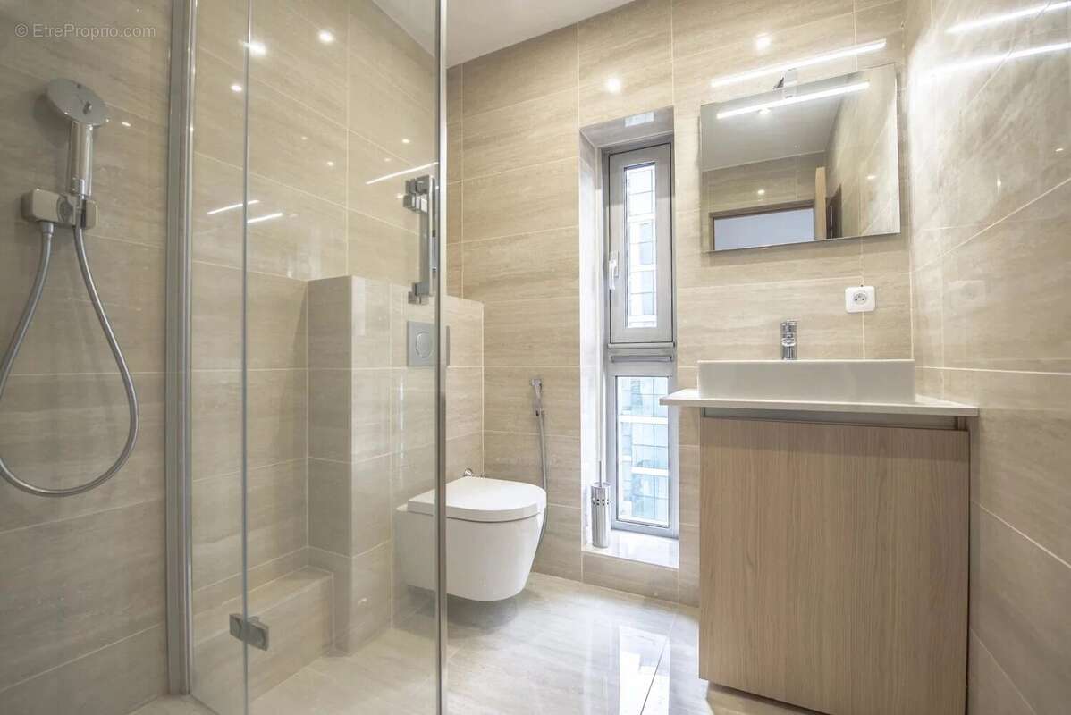 Appartement à COURBEVOIE