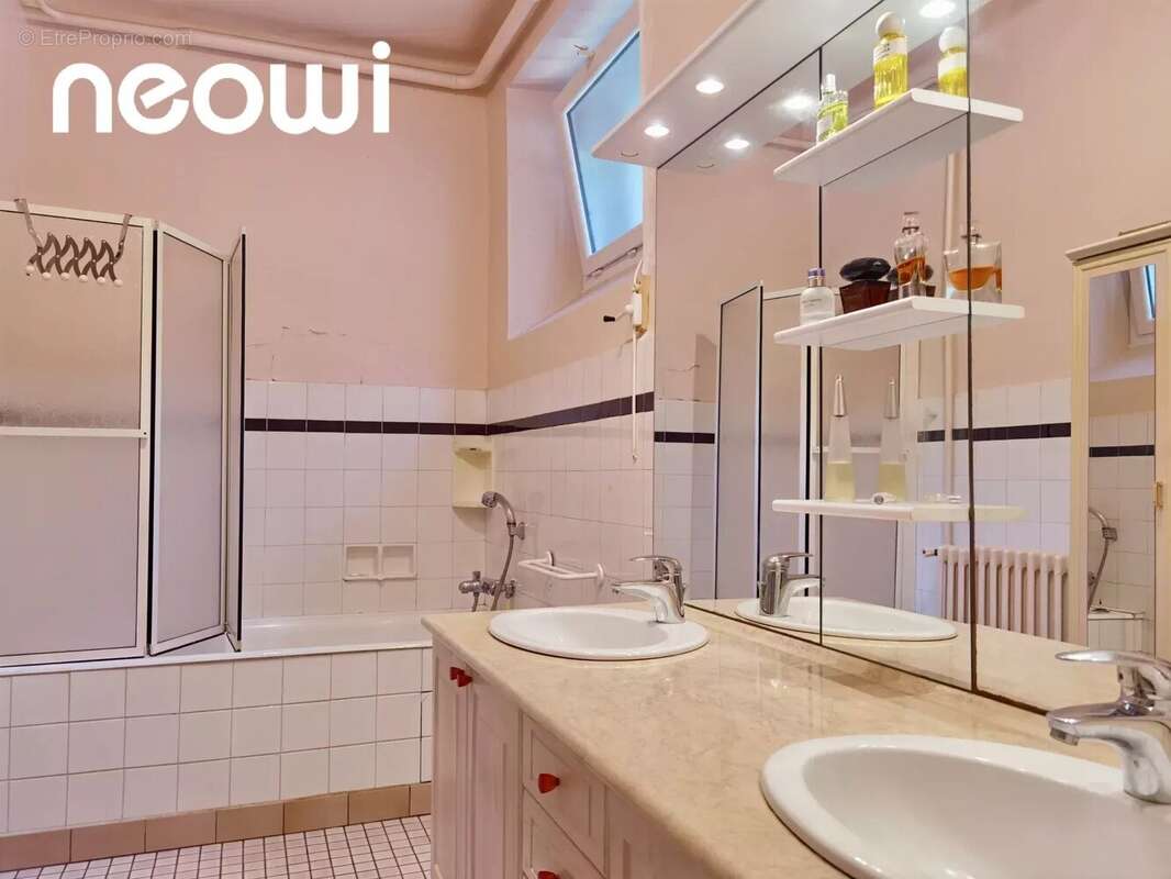 Maison à VIC-SUR-CERE