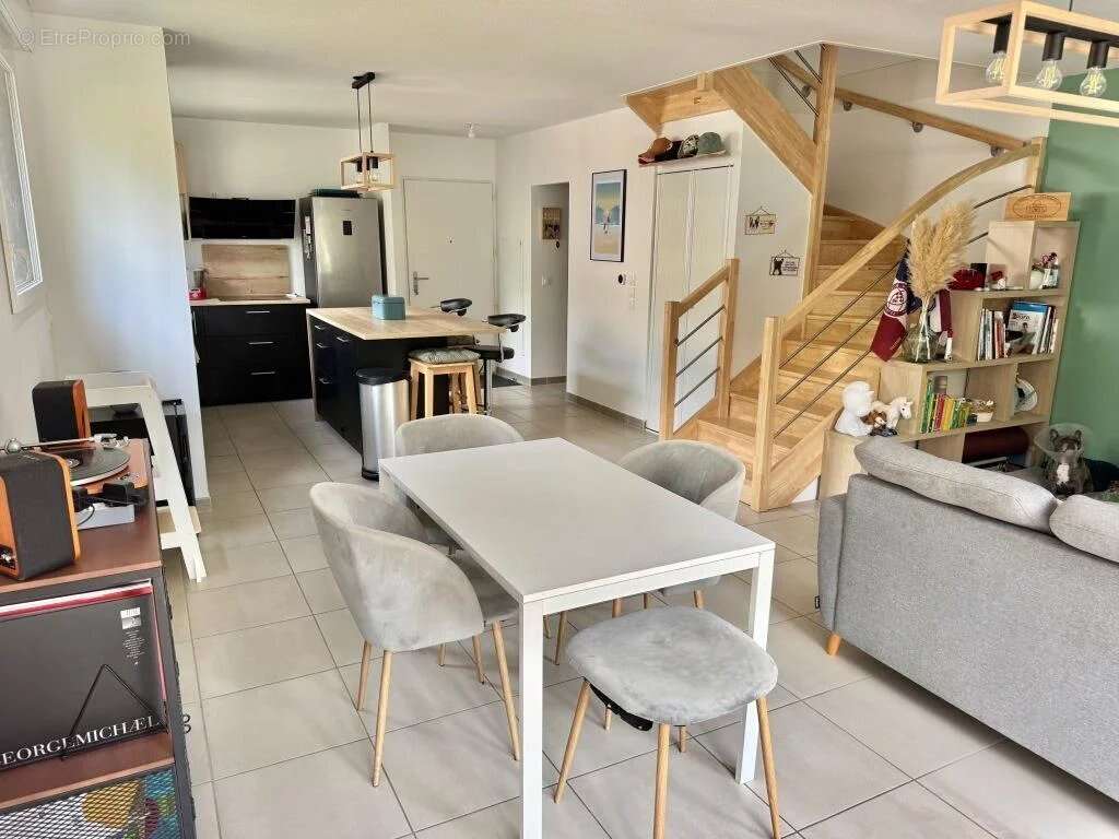 Maison à VILLENAVE-D&#039;ORNON