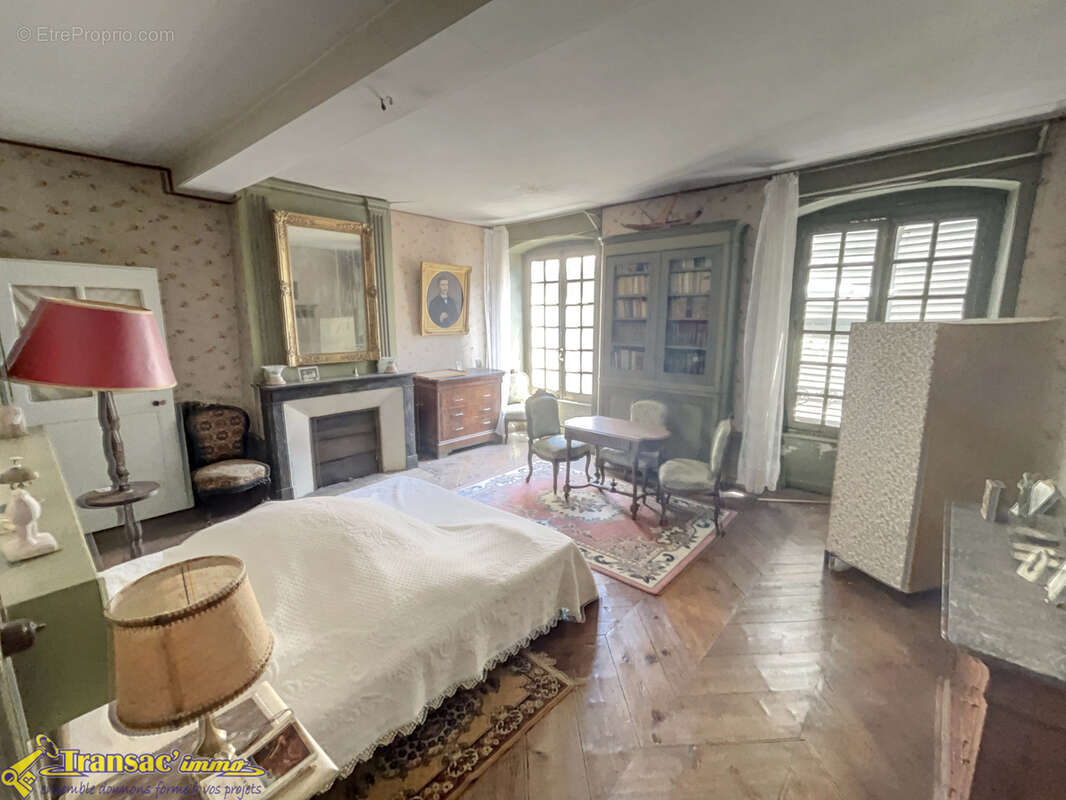 Grande maison de caractère au cœur de Courpière - photo 10
