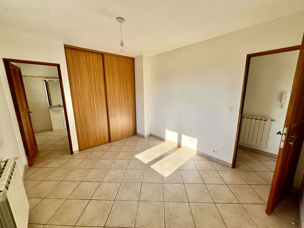 Appartement à L'ISLE-SUR-LA-SORGUE