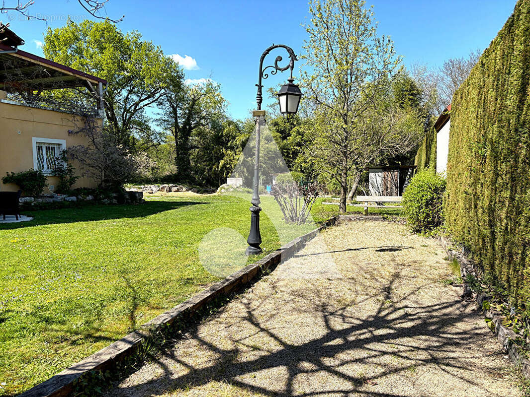 Maison à POUILLY-LE-MONIAL