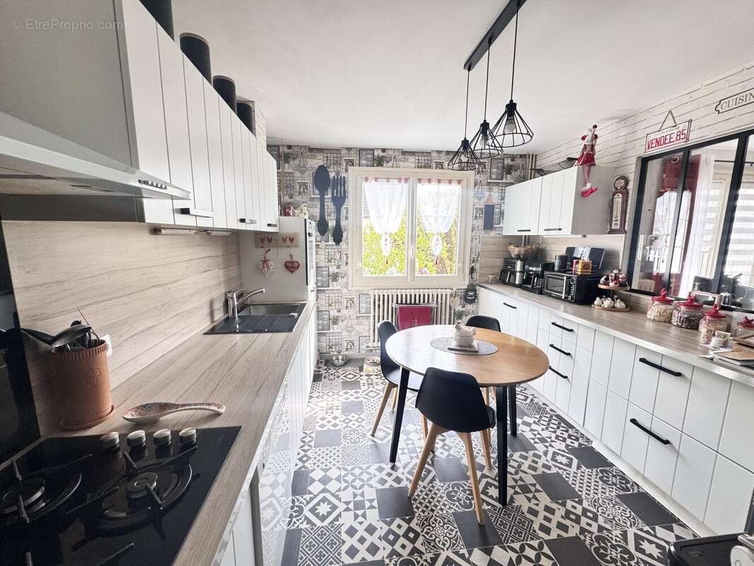 Maison à BELLEU
