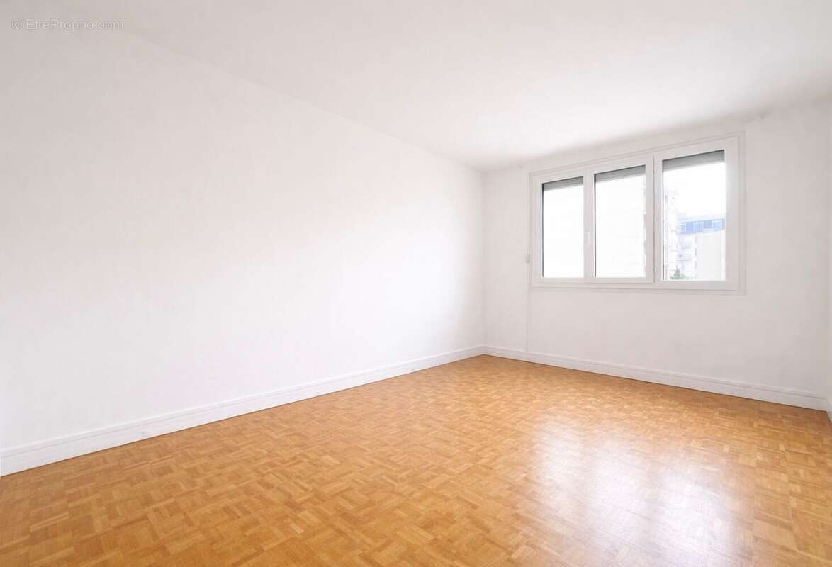 Chambre 2 - Appartement à CLICHY