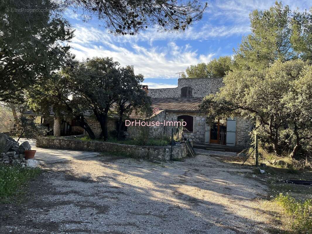 Maison à VENTABREN
