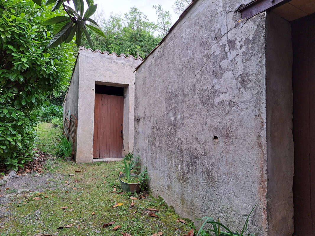 Grande maison familiale avec jardin, garage et dépendances - photo 19