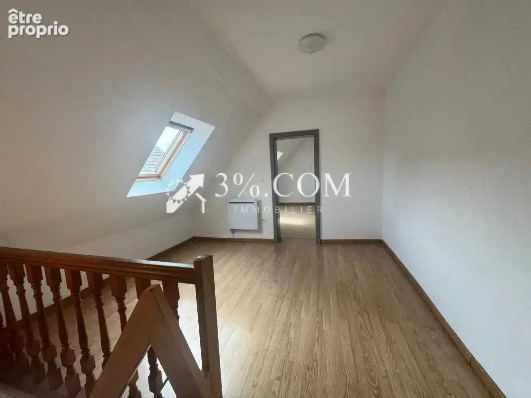 3%COM Appartement F5 en triplex avec cave - photo 5