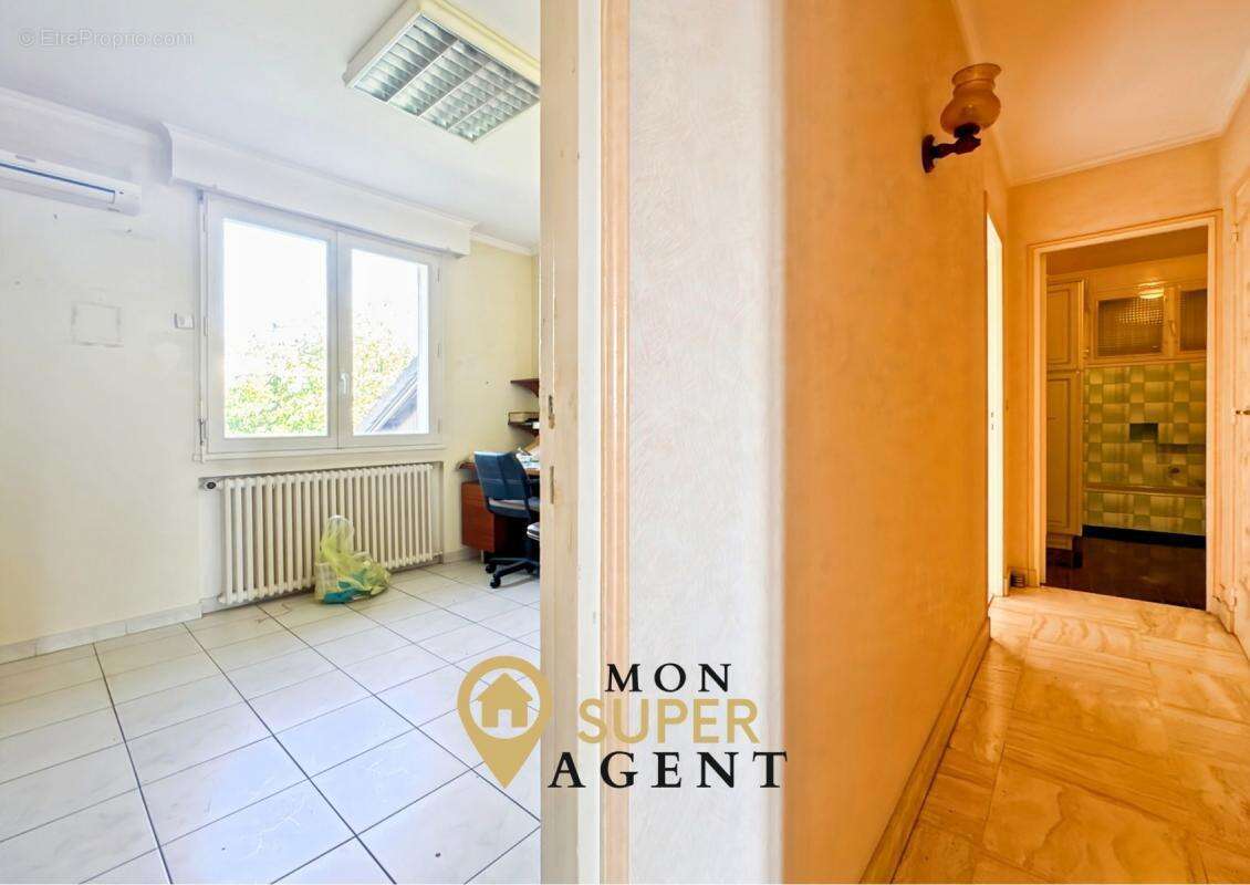 Maison à VAUX-LE-PENIL