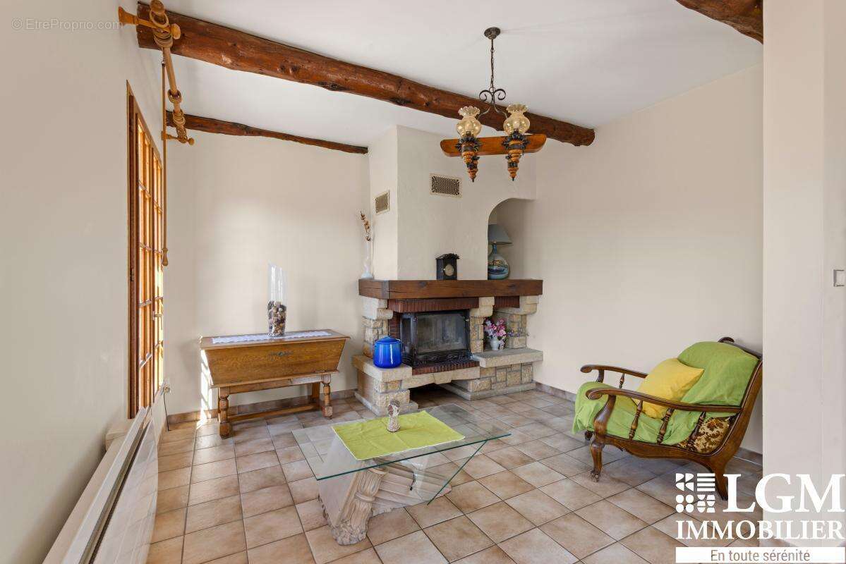 Aix en Provence - Propriété avec studio indépendant, garage de 80 m² et plus de 3 000 m² de terrain - photo 9
