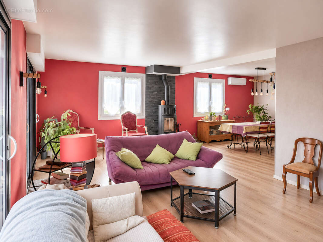 Maison plain-pied offrant environ 158 m2 habitables + garage et abri sur 1950 m2 - photo 6