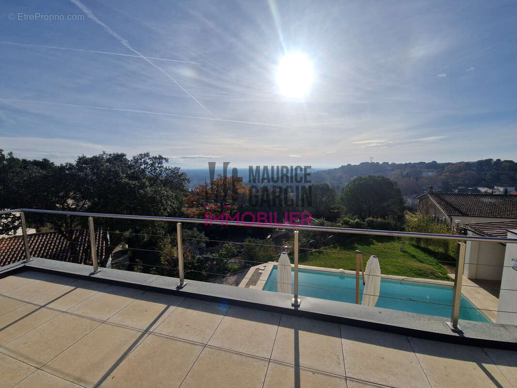 Maison à L'ISLE-SUR-LA-SORGUE