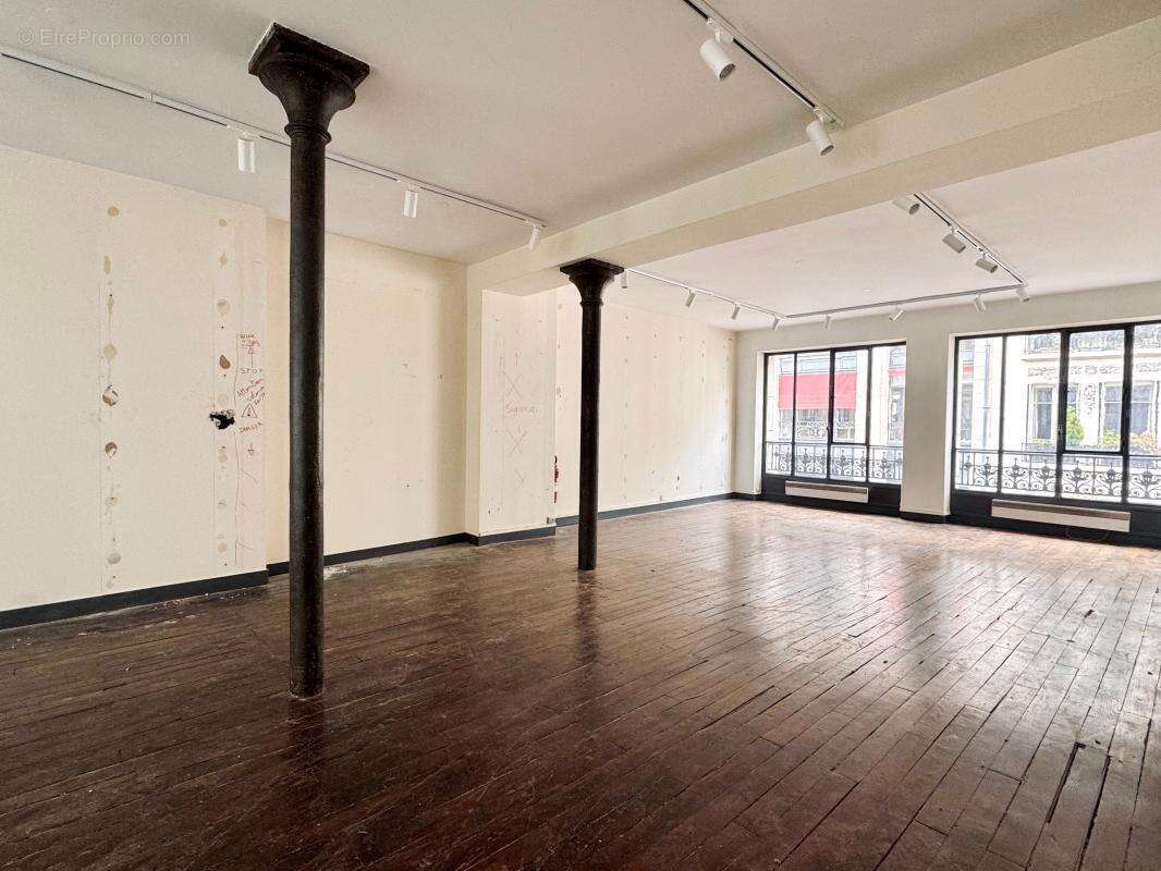 Commerce à PARIS-1E