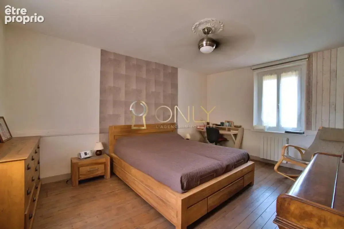 Saint-Julien- Maison - 4 chambres - photo 17