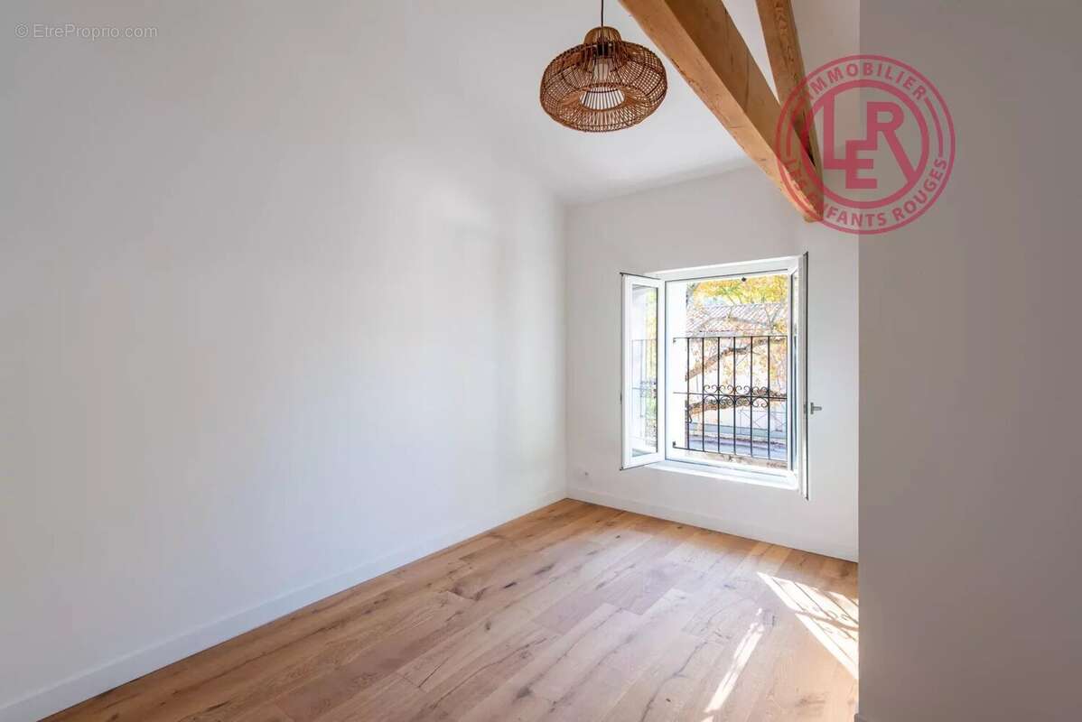 Appartement à LE PUY-SAINTE-REPARADE