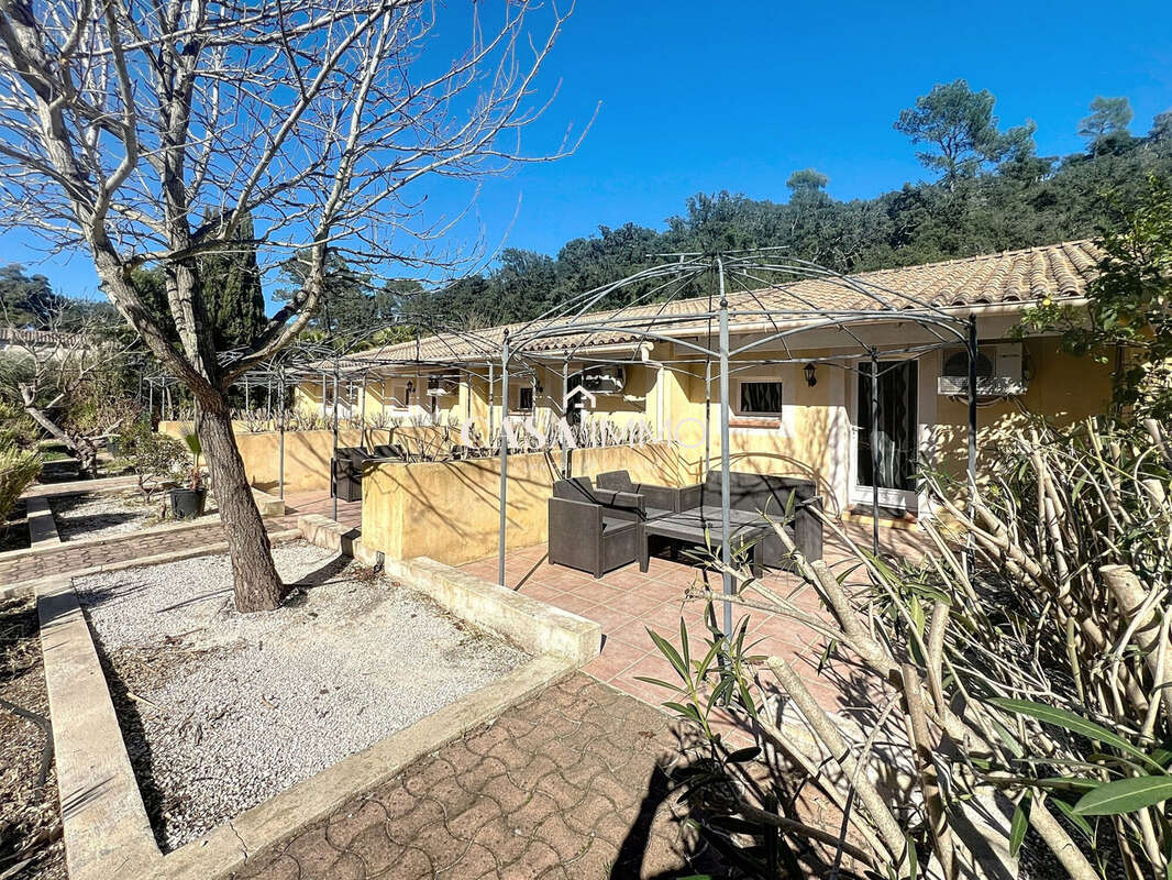 Maison 455 m² à Hyeres  - photo 3
