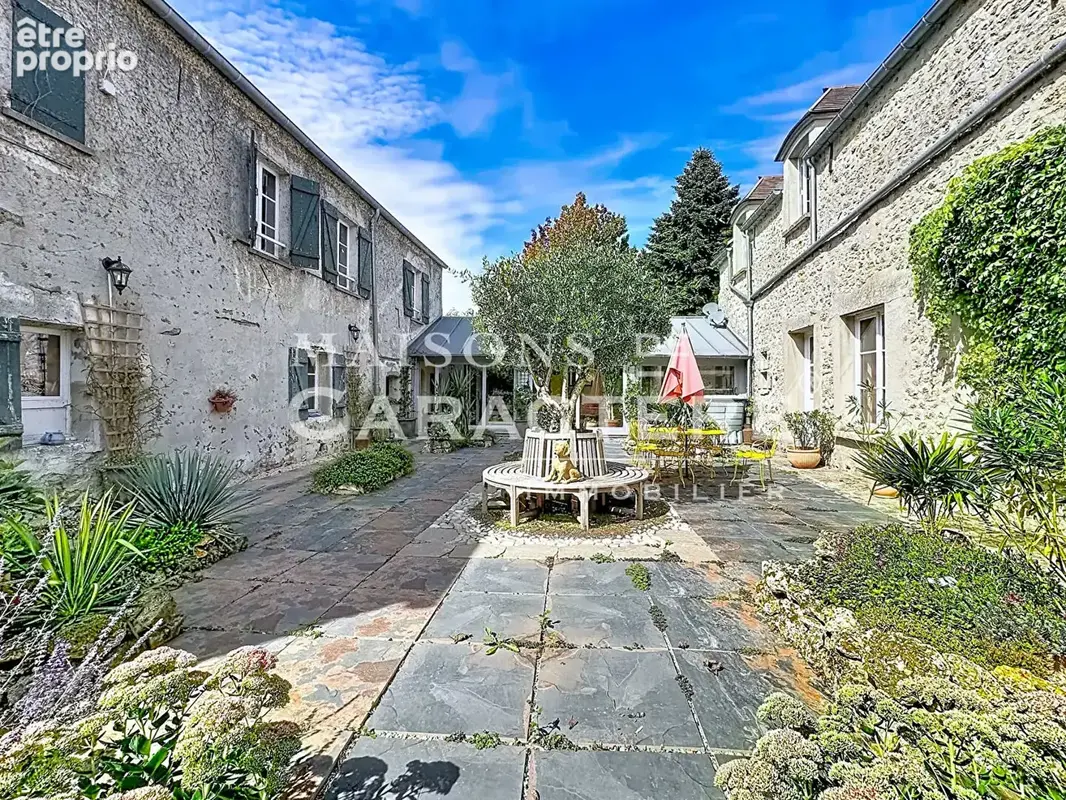 Photo Maison à Les Alluets-Le-Roi au prix de 1 350 000€