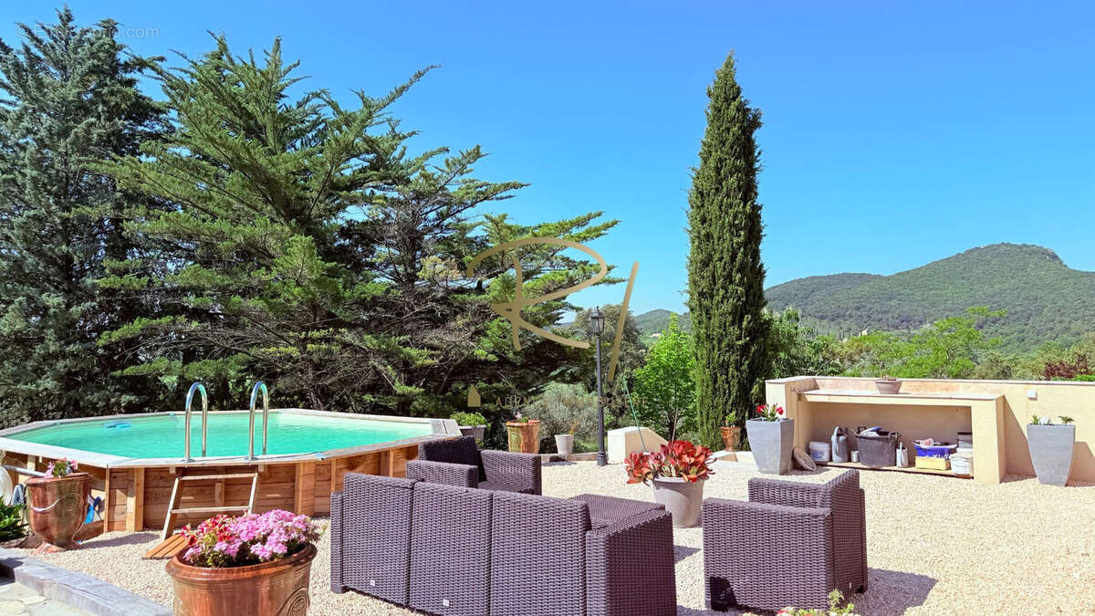 Maison à SAINT-SAUVEUR-DE-CRUZIERES