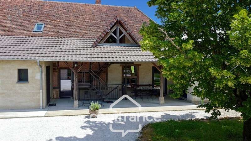 Propriété avec gîtes et chambres d’hôtes dans dépendances séparées et Maison bressane rénovée de 140 m² – Terrain 4374 m² –LOUHA - photo 30