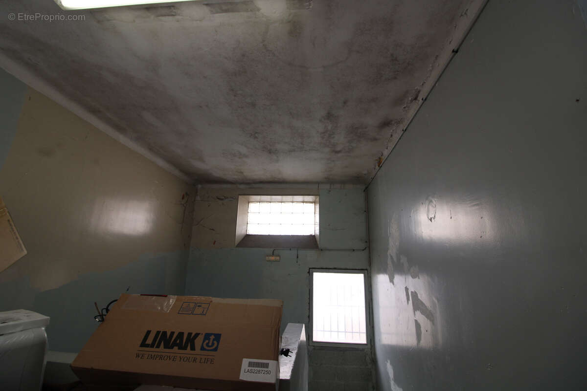 Commerce à SAINT-MARTIN-DE-VALGALGUES