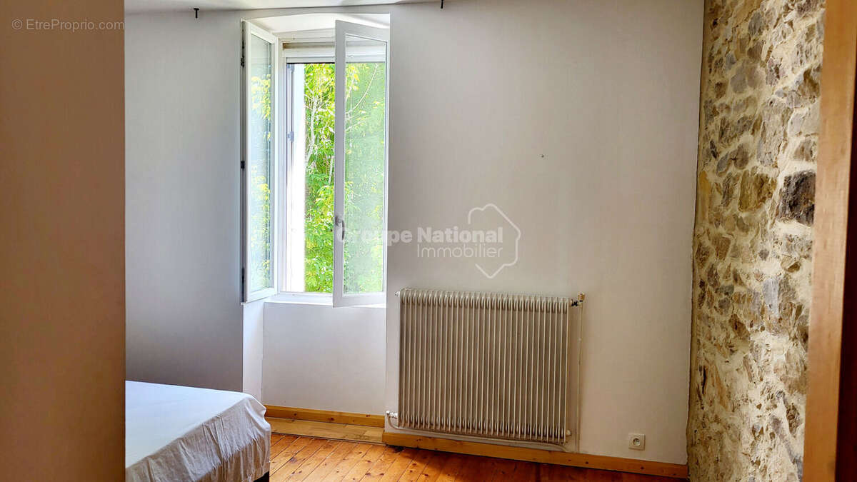 Maison à SAINT-MARCEL-DE-CAREIRET