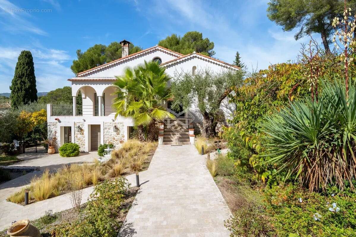 Maison à ROQUEFORT-LES-PINS