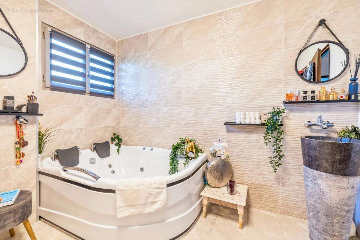 Maison à SAINT-FARGEAU-PONTHIERRY