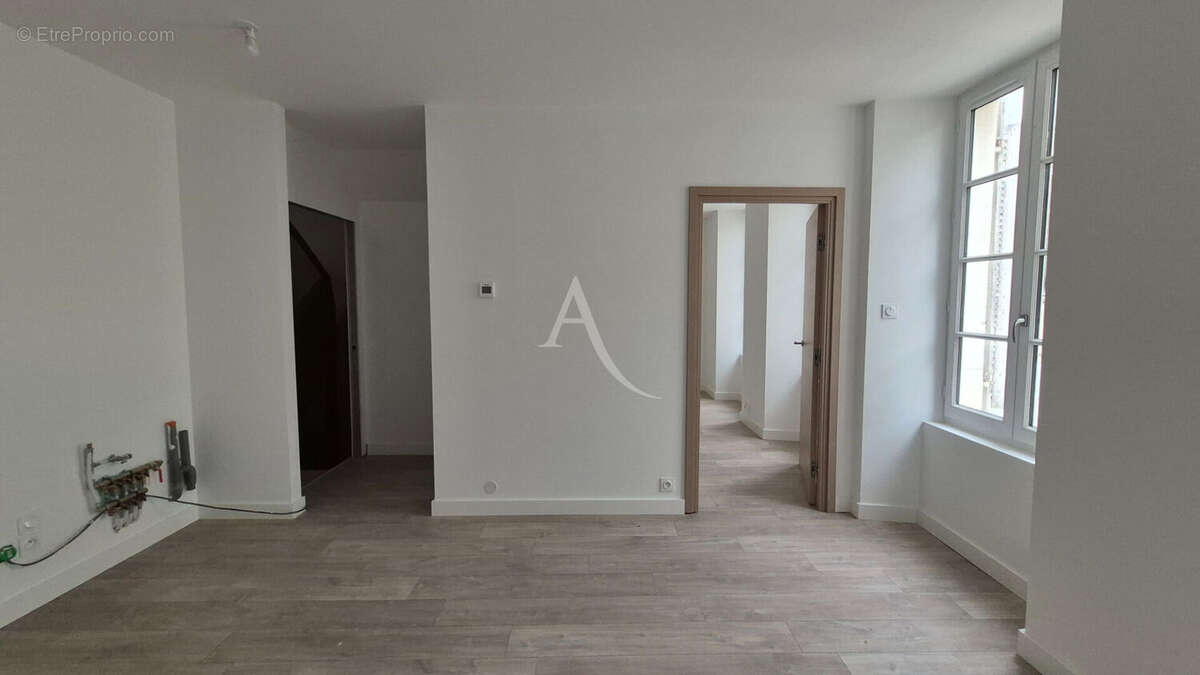 Appartement à SAINT-JEAN-D'ANGELY