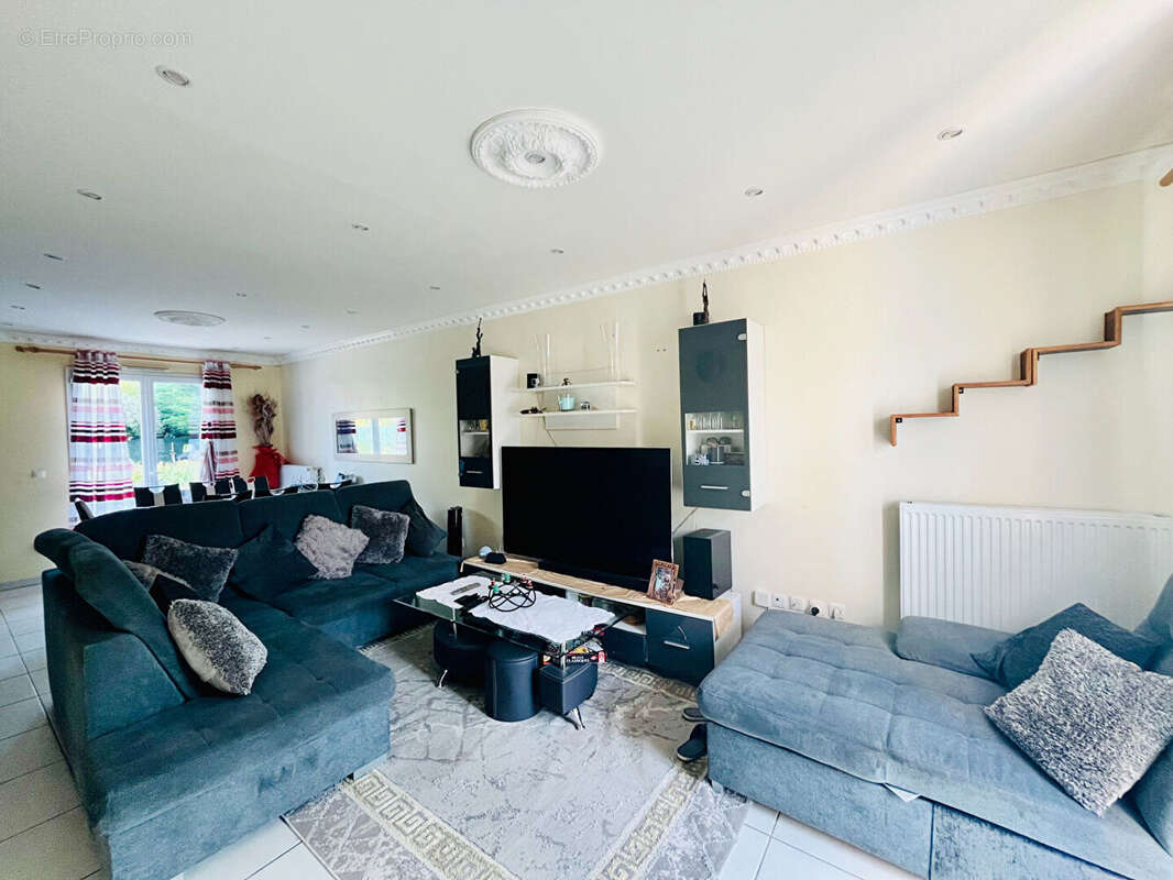 Maison à LA CHAPELLE-SAINT-MESMIN