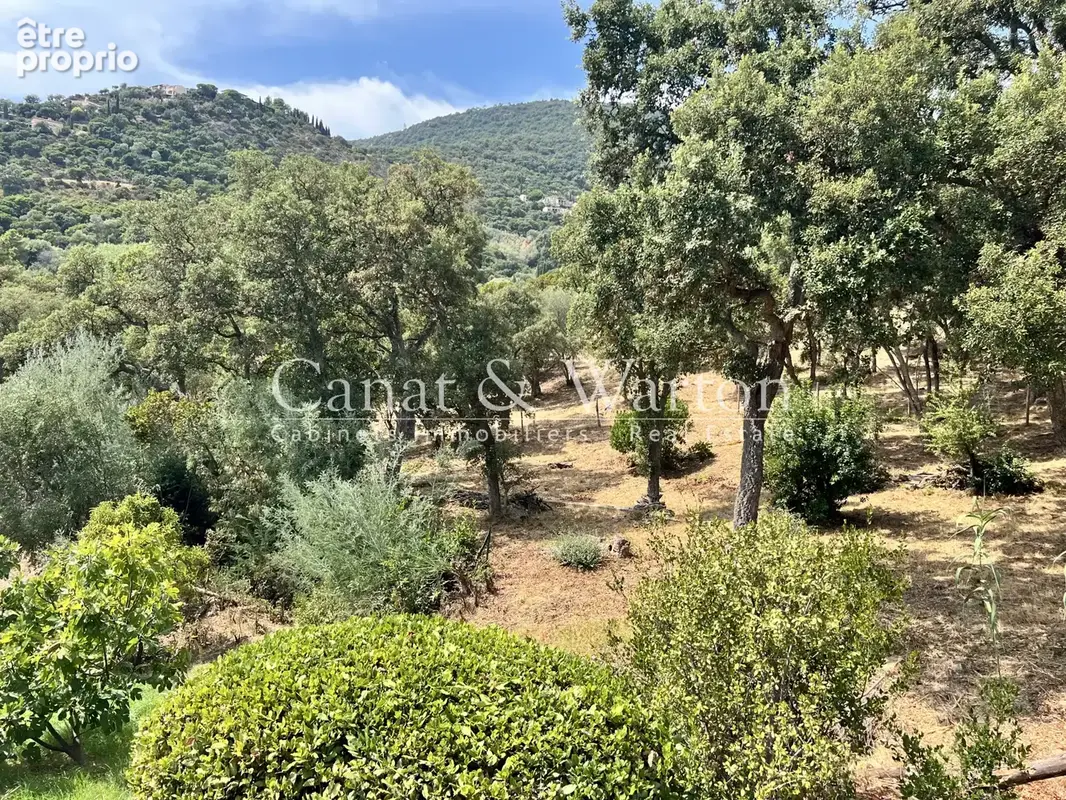 Au calme dans la verdure: villa récente à cavalaire avec piscine - photo 15