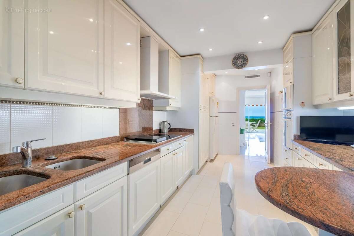 Appartement à VALLAURIS