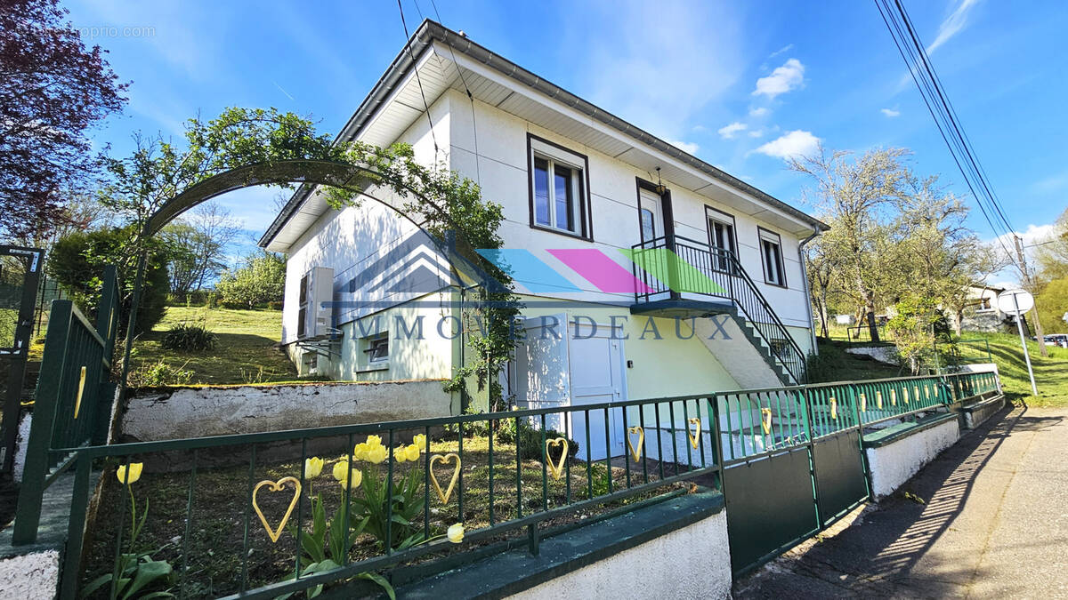 Maison à MOYEN