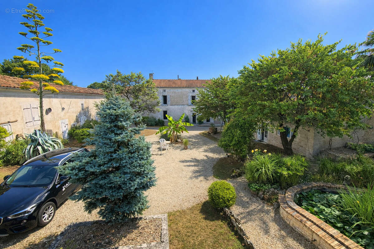 Appartement à DOUZAT