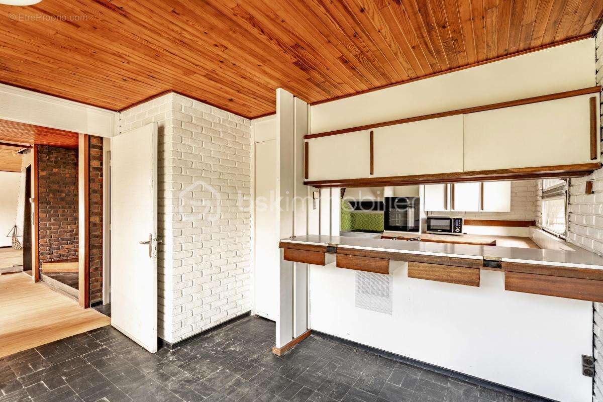 Maison à MARNES-LA-COQUETTE