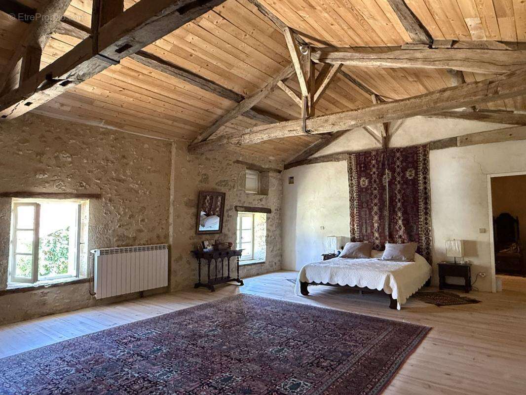 Rénovation spacieuse au cœur d’un village gascon - photo 15