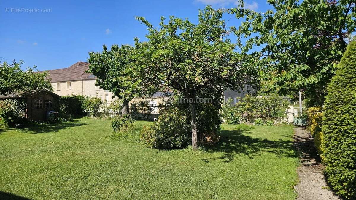 Maison à EMIEVILLE