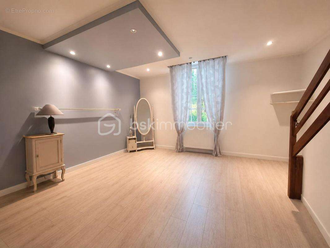 Authentique girondine 260 m² – Terrain arboré de 2 500 m² – Sainte-Terre (33350) - photo 8