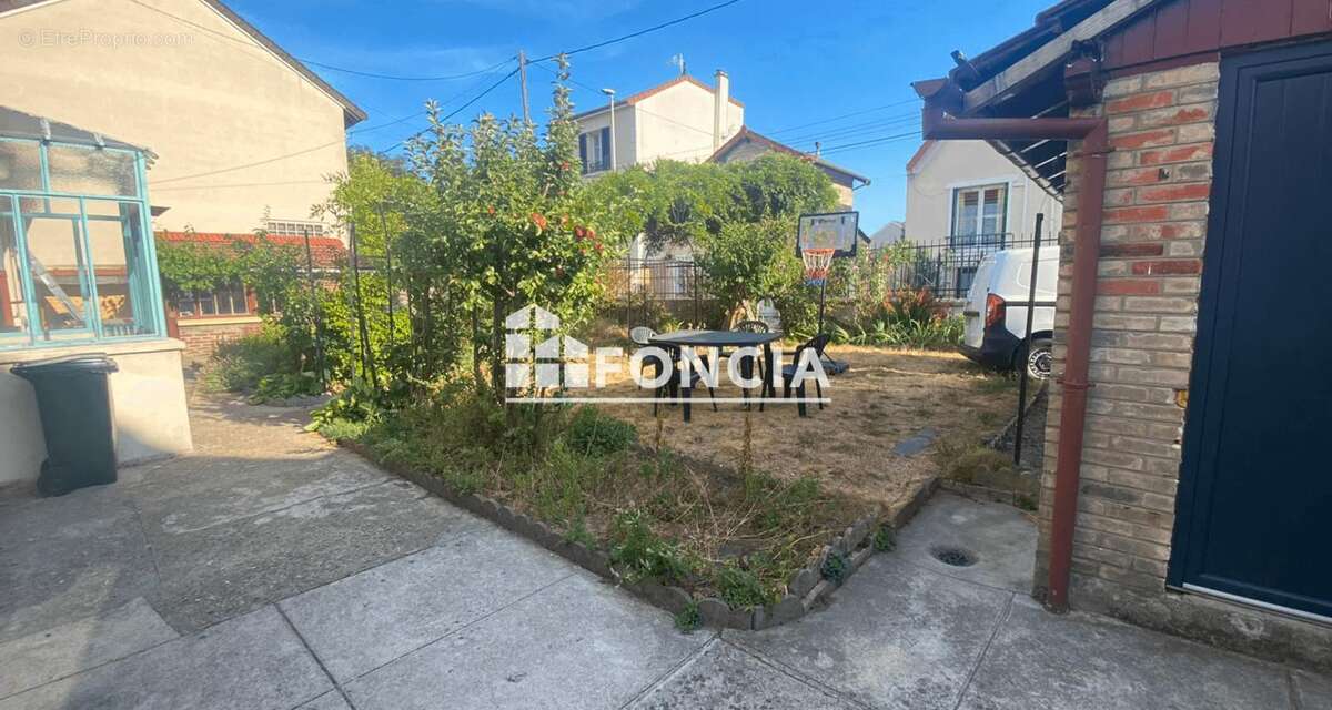 Le Raincy – Élégant pavillon familial au calme, à deux pas du centre-ville et du RER E - photo 2