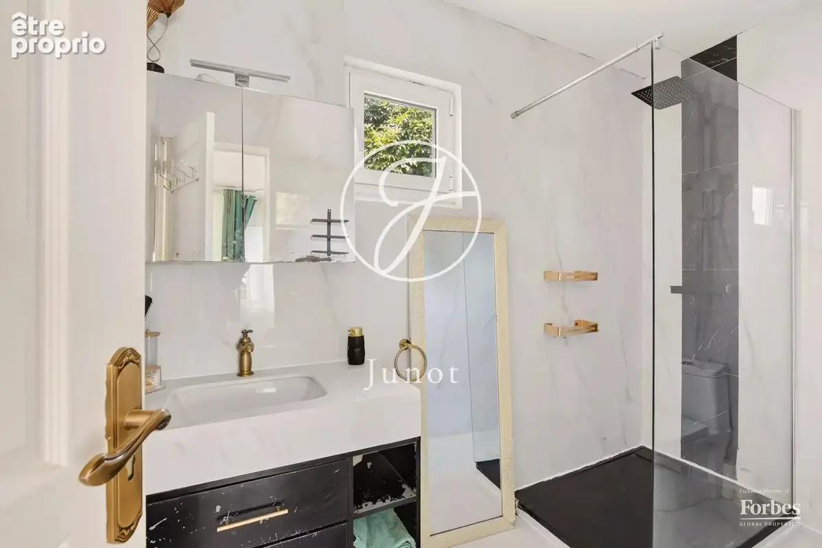 Saint-Cloud - PASTEUR - Maison de 275m² - 5 chambres - Terrain 416m² - photo 9