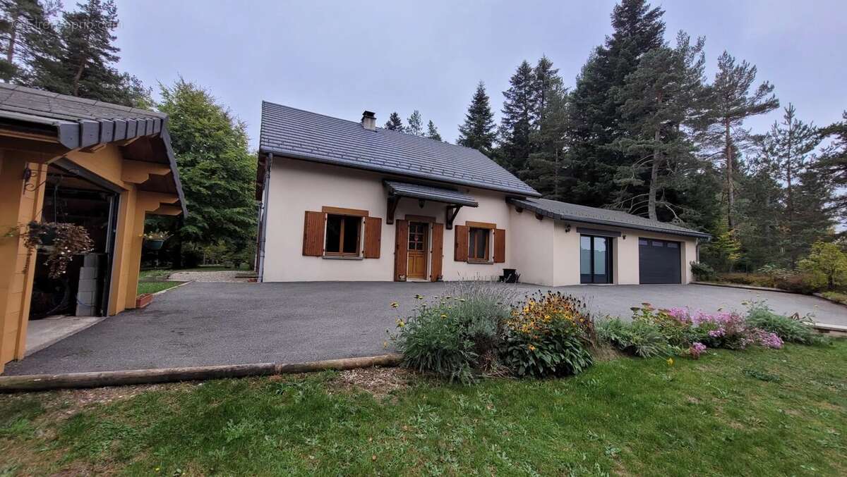 Maison à LE CHAMBON-SUR-LIGNON